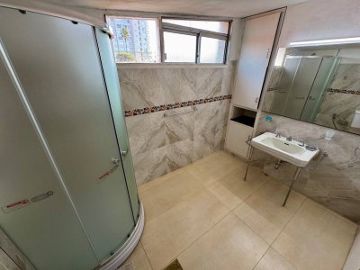 casa de 4 dormitorios en venta punta del este 150m del mar - agp3640c