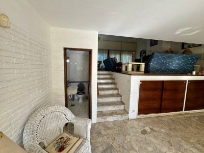 casa de 4 dormitorios en venta punta del este 150m del mar - agp3640c