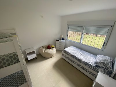 casa en alquiler temporada 3 dormitorios punta del este - agp6997c