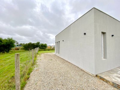 casa dos dormitorios en venta maldonado  - agp8898c