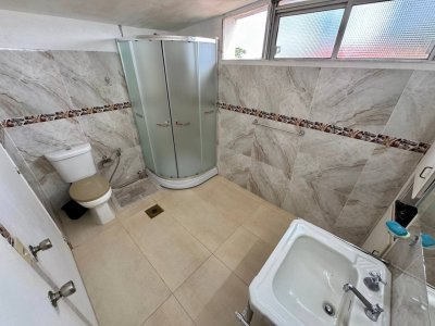 casa de 4 dormitorios en venta punta del este 150m del mar - agp3640c