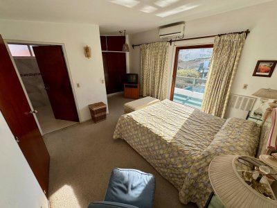 casa de 4 dormitorios en venta punta del este 150m del mar - agp3640c