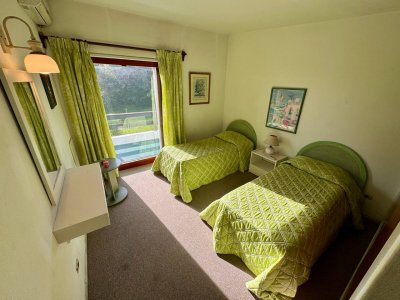 casa de 4 dormitorios en venta punta del este 150m del mar - agp3640c