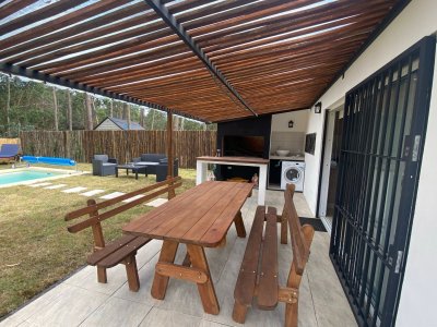 casa en alquiler temporada 3 dormitorios punta del este - agp6997c