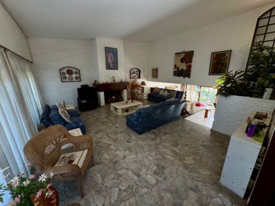 casa de 4 dormitorios en venta punta del este 150m del mar - agp3640c