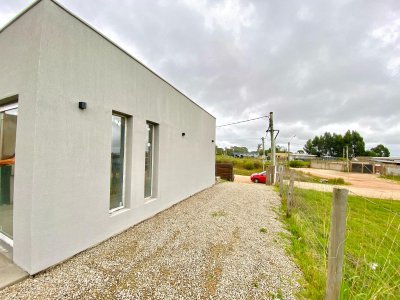 casa dos dormitorios en venta maldonado  - agp8898c