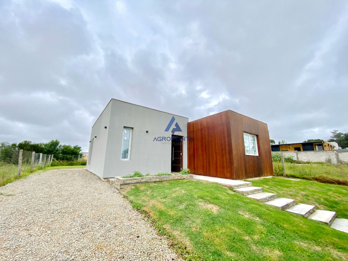casa dos dormitorios en venta maldonado  - agp8898c