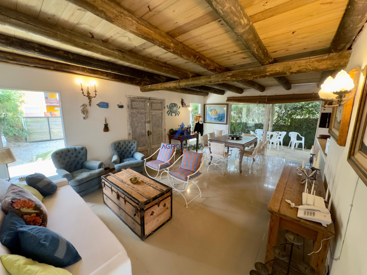Casa en Alquiler Temporal  3 Dormitorios Balneario Buenos Aires - AGP9373C