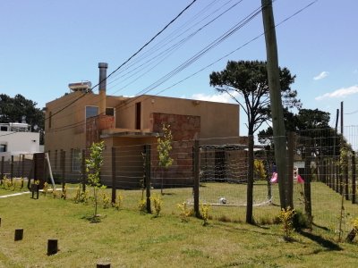 Moderna casa en inmediaciones de Laguna del Diario - Pinares * 3 dormitorios