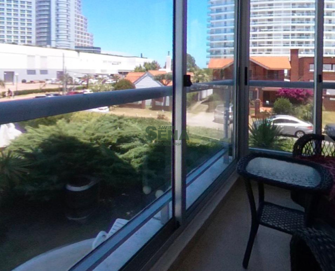 Venta de apartamento en Punta del Este de 3 dorm (uno en suite) a tan solo dos cuadras de la Rambla, en la Parada 4 - GoPunta - Portal Inmobiliario de Punta del Este - Maldonado