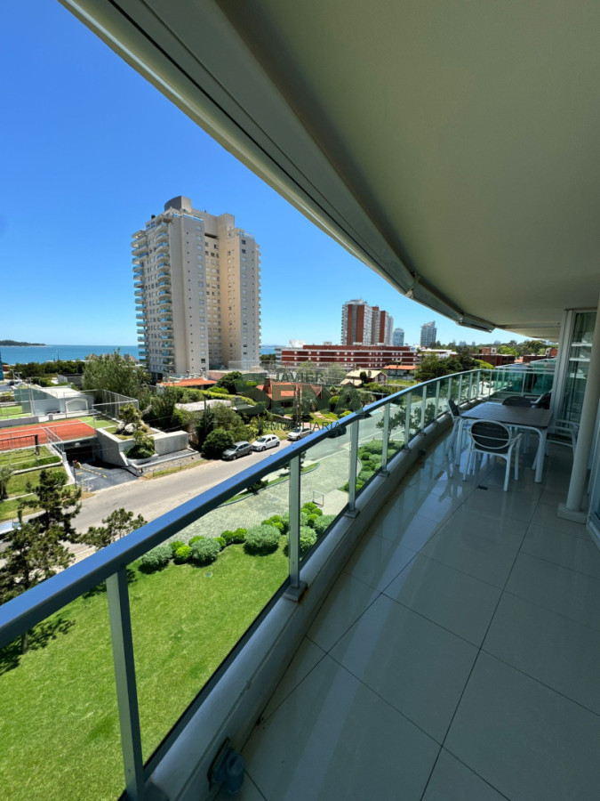 Alquiler temporal de apartamento con vista a la mansa 3 dormitorios, 3 baños. - GoPunta - Portal Inmobiliario de Punta del Este - Maldonado