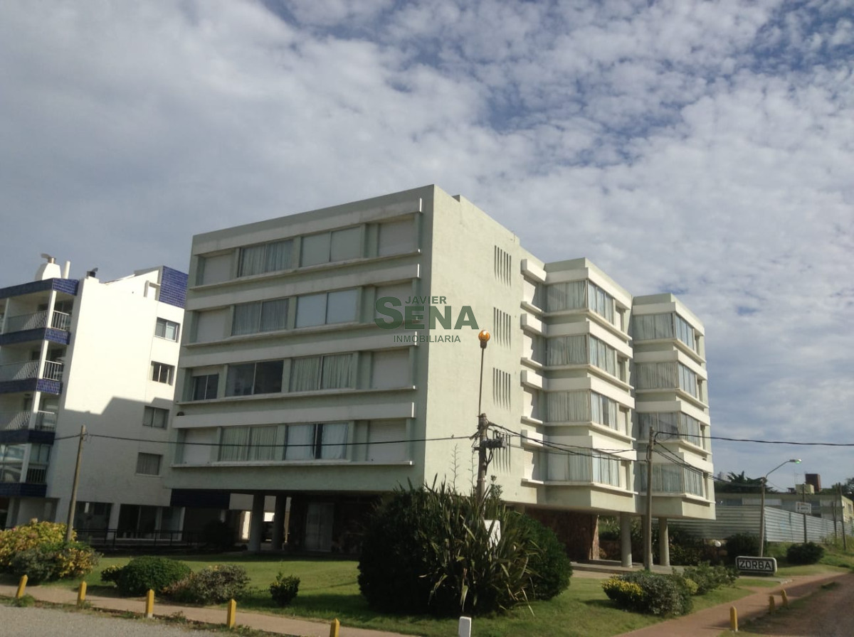 Alquiler anual apartamento 2 dorm 2 baños sobre la Brava con vista - GoPunta - Portal Inmobiliario de Punta del Este - Maldonado
