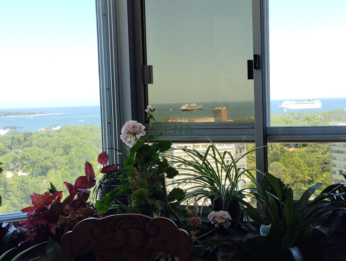 Venta de apartamento en la Roosevelt, de 3 dormitorios, 2 baños, gran vista. - GoPunta - Portal Inmobiliario de Punta del Este - Maldonado