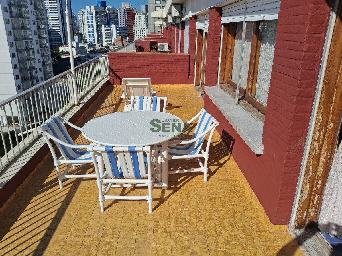 Venta de apartamento penthouse en la brava, 2 dormitorios y 2 baños con terraza con vista a la Mansa - GoPunta - Portal Inmobiliario de Punta del Este - Maldonado
