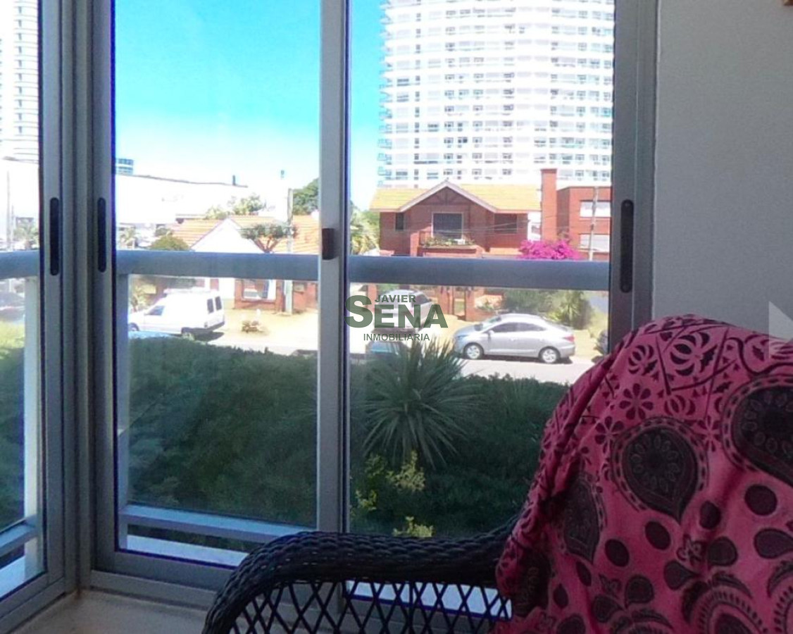 Venta de apartamento en Punta del Este de 3 dorm (uno en suite) a tan solo dos cuadras de la Rambla, en la Parada 4 - GoPunta - Portal Inmobiliario de Punta del Este - Maldonado