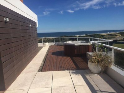 Venta de amplisimo penthouse, en 2 plantas,  en la Brava con todas las comidades, un lujo, más  Loft de 90 m2 de uso exclusivo.