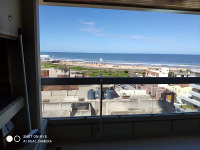 Venta de apartamento en la Mansa, 3 dormitorios, 3 baños, servivio con baño, balcon, buena vista, servicios.
