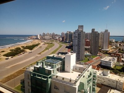 Alquiler apartamento en la Brava,  2 dormitorios, 2 baños, gran vista al mar, con todos los servicios. 