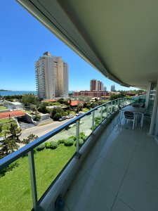 Alquiler temporal de apartamento con vista a la mansa 3 dormitorios, 3 baños.