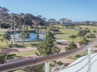 Venta de apartamento en complejo Veramansa,  combinación natural de campo, bosque y mar en un area exclusiva de Punta del Este con todas las amenities