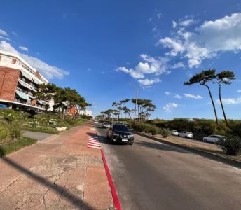 Venta de apartamento de 3 dormitorios y 2 baños con cochera en primera linea de en la Mansa pda 14