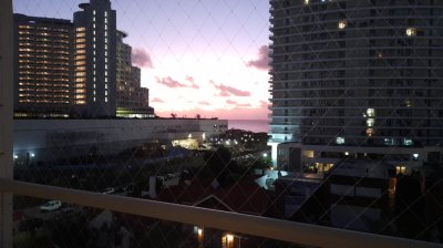 Alquiler de apartamento en la Mansa, de 3 dormitorios y 2 baños con servicios.