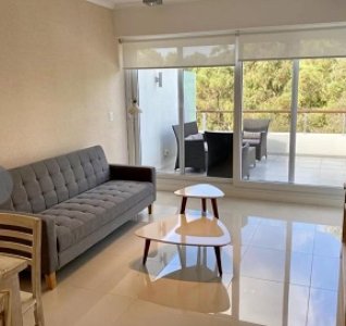 Venta de apartamento en Solanas, 2 dormitorios, 2 baños, todos los servicios.