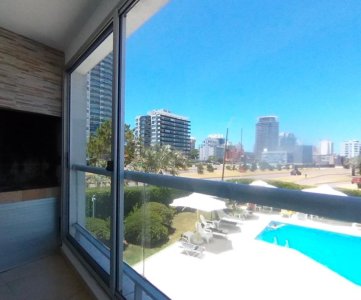 Venta de apartamento en Punta del Este de 3 dorm (uno en suite) a tan solo dos cuadras de la Rambla, en la Parada 4 