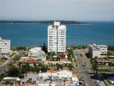 Venta y alquiler Brava, 1 dormitorio y medio,  baño, terraza, buena vista, piscina..    