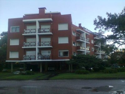 Venta apartamento en la Mansa y Brava, 3 Dormitorios, 2 baños, balcon.
