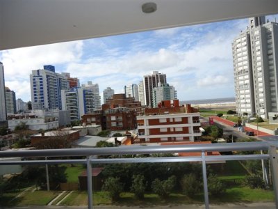 Venta y alquiler de apartamento en la Brava, 2 dormitorios, 2 baños, terraza con vista