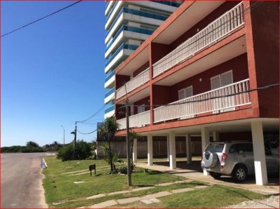 Alquiler de apartamento en la Brava, 2 dormitorios, 2 baños, a metros del mar.