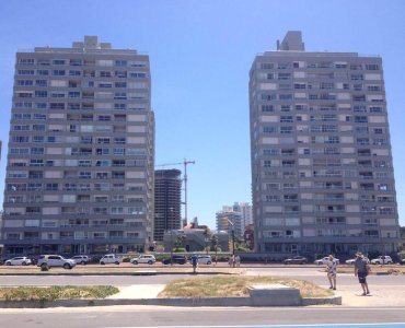Alquiler de apartamento reciclado en la Brava, 1 dormitorio, baño, impecable mas servicios.