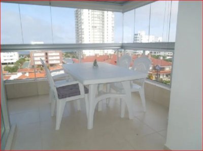 Alquiler de apartamento en la Mansa, 2 dormitorios, 2 baños, piscina, gran vista a metros del mar.