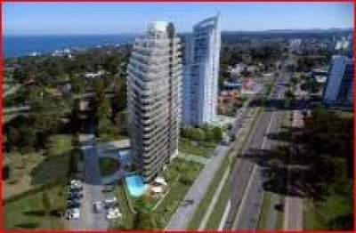 Venta de apartamento a estrenar, 2 dormitorios, 2 baños, balcon, muy buena vista, con todos los servicios.