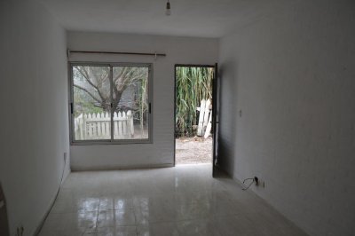 Venta y alquiler de apartamento en Brio San Fernando, 2 dormitorios, baño, cerca de todo.