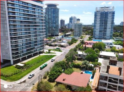 Venta y alquiler de apartamento en la brava, 1 dormitorio, baño, piso alto con todos los servicios.