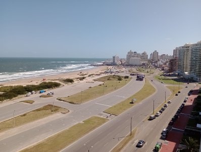 Venta de apartamento en la brava, 1 dormitorio, baño, piscina, la mejor vista al mar.