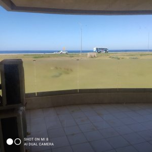 Alquiler de apartamento en la Mansa, 2 dormitorios, 3 baños, piscina, frente al mar.