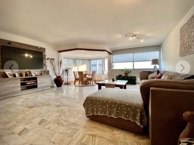 Venta de apartamento en la Roosevelt, 3 dormitorios, 2 baños, mas servicio con baño, pileta, aminities completos. 