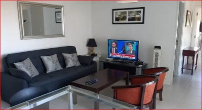 Venta de apartamento en la roosevelt, 2 dormitorios, baño, piscina, servicios. 