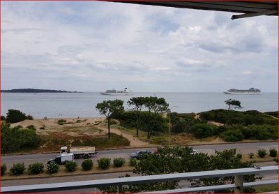 Venta de apartamento en la Mansa, 3 dormitorios, 2 baños, terraza, frente al mar.