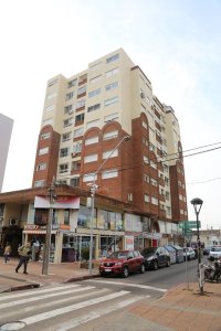 Venta de apartamento maldonado centro, 3 dormitorios, baño, buen apto.