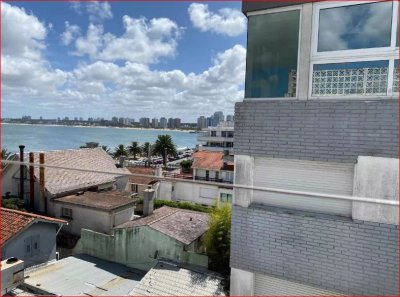 Venta de apartamento en la Peninsula, 1 dormitorio, baños, pleno centro.
