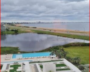Venta de apartamento lujoso en la Mansa, 3 dormitorios, 3 baños, terraza, gran vista y con servicios.