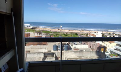 Venta de apartamento en la Mansa, 3 dormitorios, 3 baños, servivio con baño, balcon, buena vista, servicios.