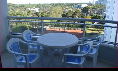 Venta de apartamento en la roosevelt, 2 dormitorios, baño, piscina, servicios.