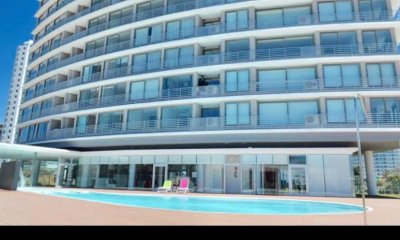 Venta de apartamento en la Mansa, 2 dormitorios, 2 baños, linda vista, pileta, servicios.-