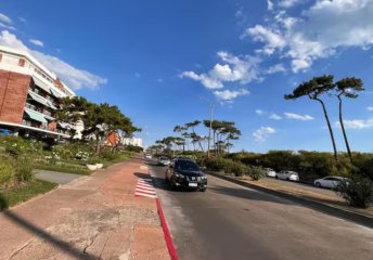 Venta de apartamento de 3 dormitorios y 2 baños con cochera en primera linea de en la Mansa pda 14