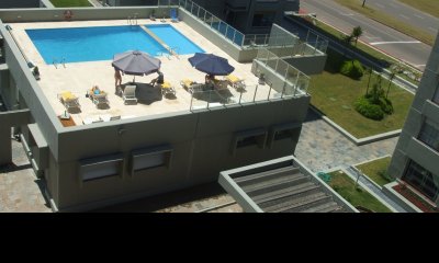 Alquiler de apartamento en la brava, 1 dormitorio, baño, piscina, servicios y buena vista.